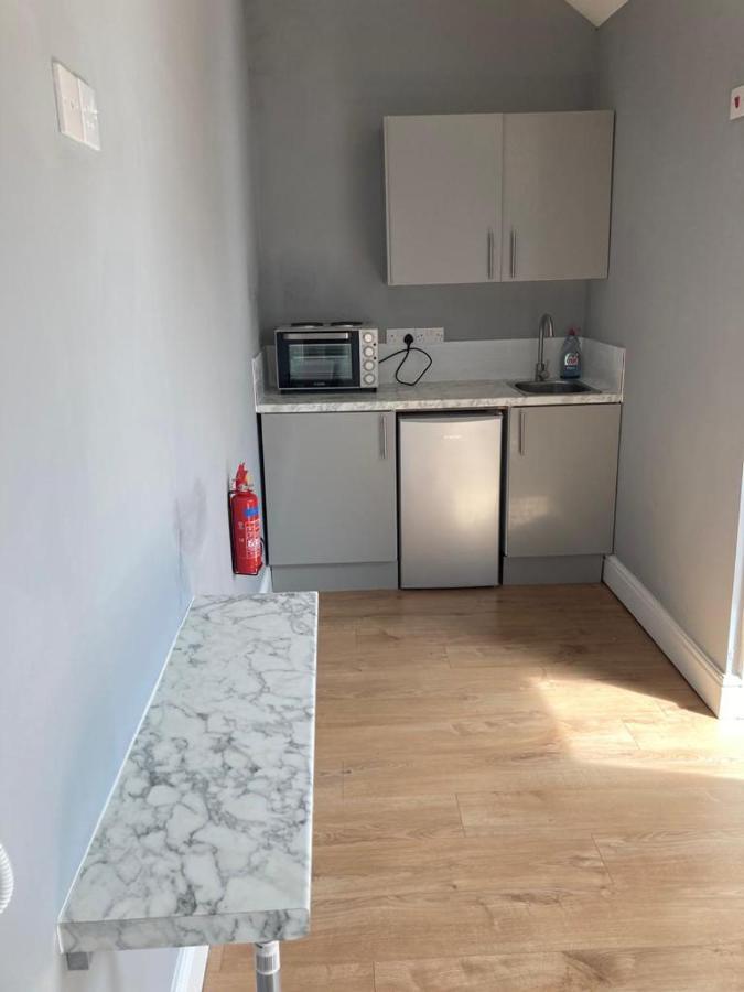 112 Gleneagle Road Rooms London Eksteriør bilde