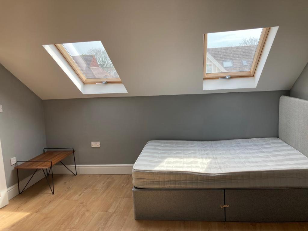 112 Gleneagle Road Rooms London Eksteriør bilde