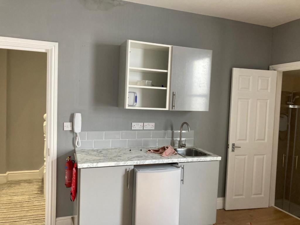 112 Gleneagle Road Rooms London Eksteriør bilde