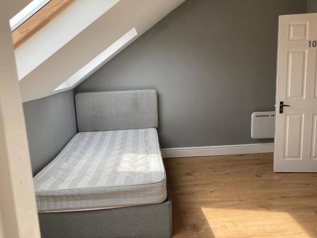 112 Gleneagle Road Rooms London Eksteriør bilde